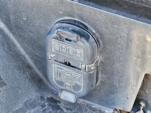 Used 2021 GMC Sierra 1500 Elevation w/ Preferred Package image 17