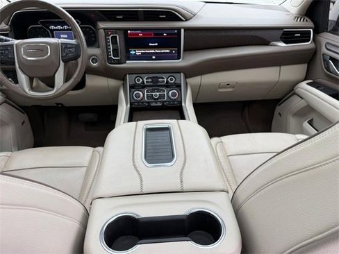 Used 2021 GMC Yukon Denali w/ Denali Premium Package image 13