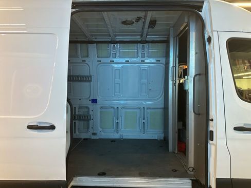 Used 2020 Mercedes-Benz Sprinter 2500 image 6