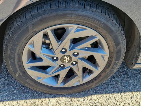 Used 2024 Hyundai Elantra SEL image 16