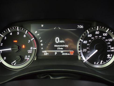 Used 2024 Toyota Highlander LE AWD/4WD image 19