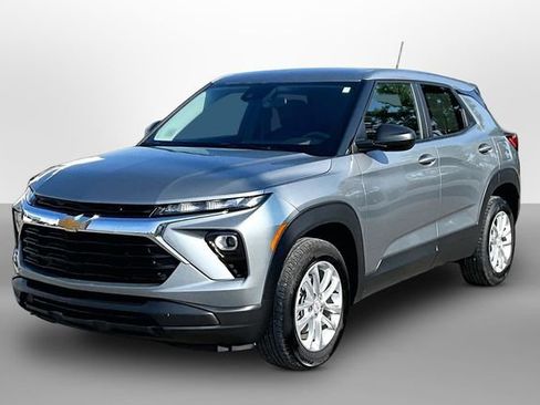 Used 2024 Chevrolet TrailBlazer LS w/ LS Convenience Package AWD/4WD image 3