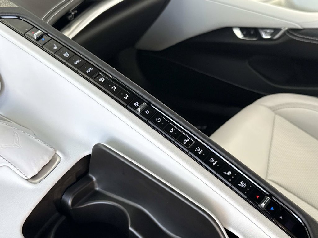 Used 2023 Chevrolet Corvette Stingray Preferred Cpe w/ Z51 Performance Package RWD image 5