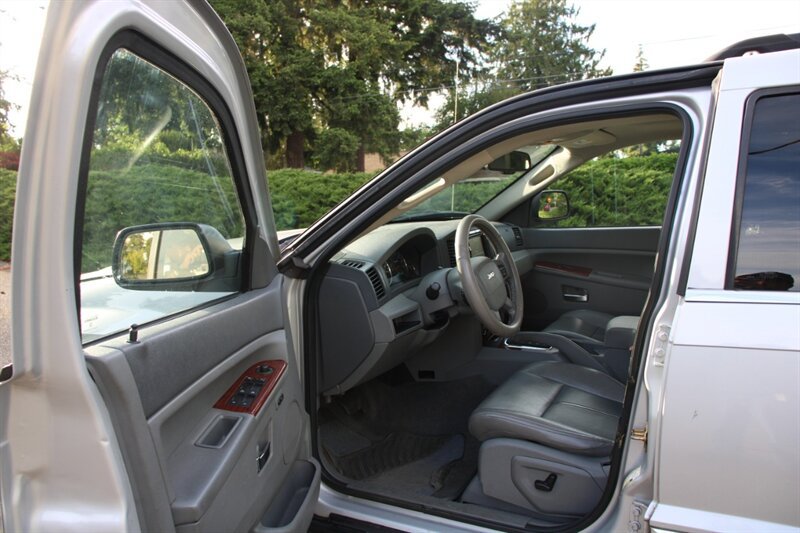 Used 2006 Jeep Grand Cherokee Limited AWD/4WD image 5
