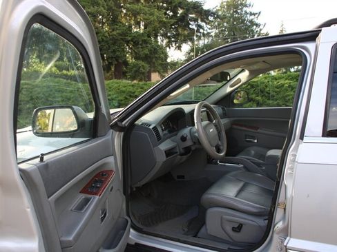 Used 2006 Jeep Grand Cherokee Limited AWD/4WD image 5