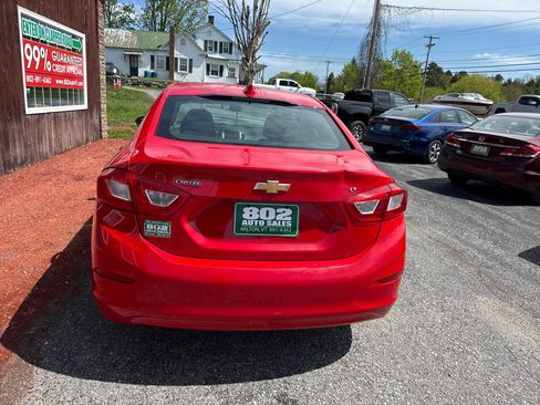 Used 2017 Chevrolet Cruze LT w/ Convenience Package FWD image 5