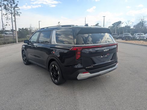 New 2026 Kia Carnival EX image 8