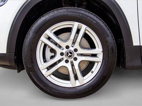 Used 2021 Mercedes-Benz GLB 250 4MATIC image 9