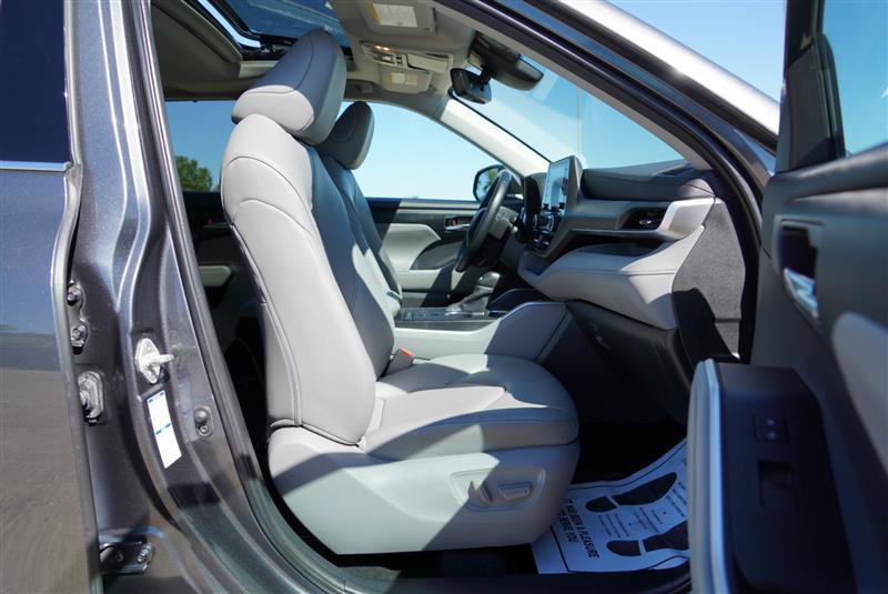 Used 2020 Toyota Highlander XLE AWD/4WD image 83