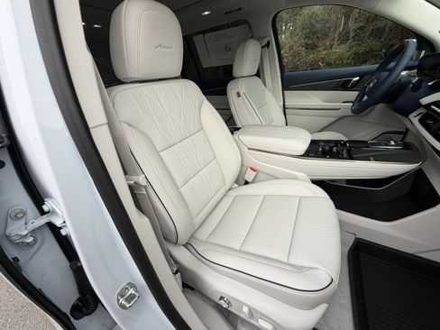 New 2026 Buick Enclave Avenir w/ Super Cruise Package FWD image 23