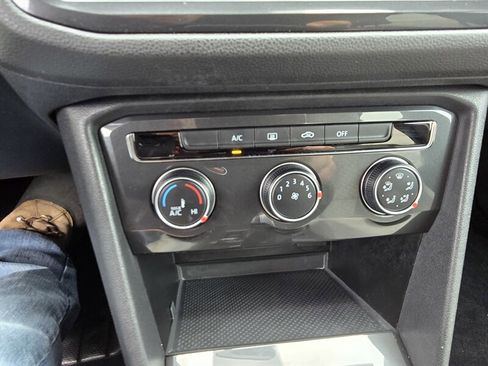 Used 2018 Volkswagen Tiguan S image 19