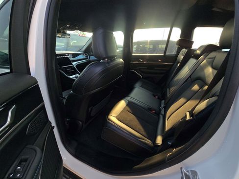 Used 2022 Jeep Grand Cherokee Trailhawk image 10