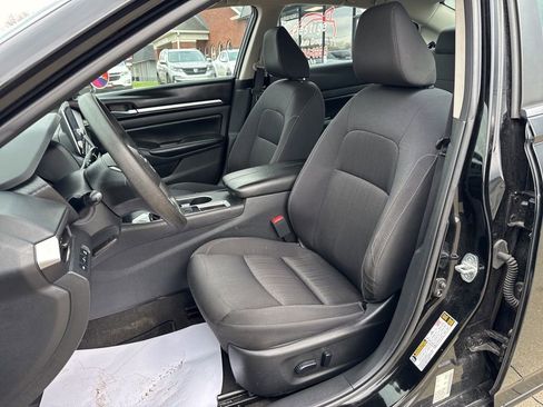 Used 2022 Nissan Altima 2.5 SV image 2