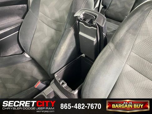 Used 2015 Nissan Rogue S image 25