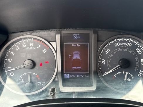Used 2018 Toyota Tacoma TRD Sport AWD/4WD image 27