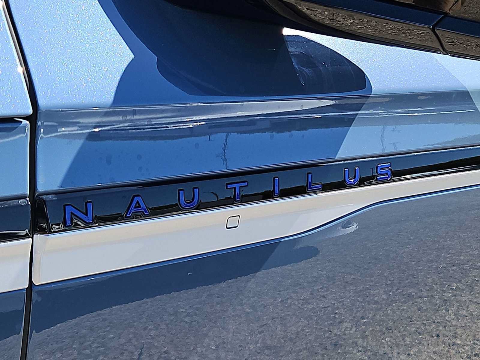 Used 2025 Lincoln Nautilus Reserve AWD/4WD image 10