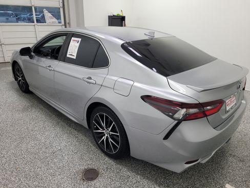 Used 2022 Toyota Camry SE AWD/4WD image 5