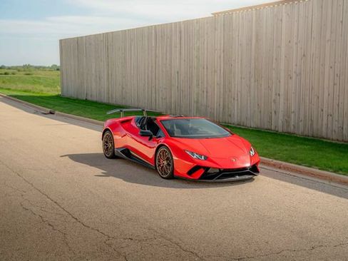Used 2018 Lamborghini Huracan Performante AWD/4WD image 31