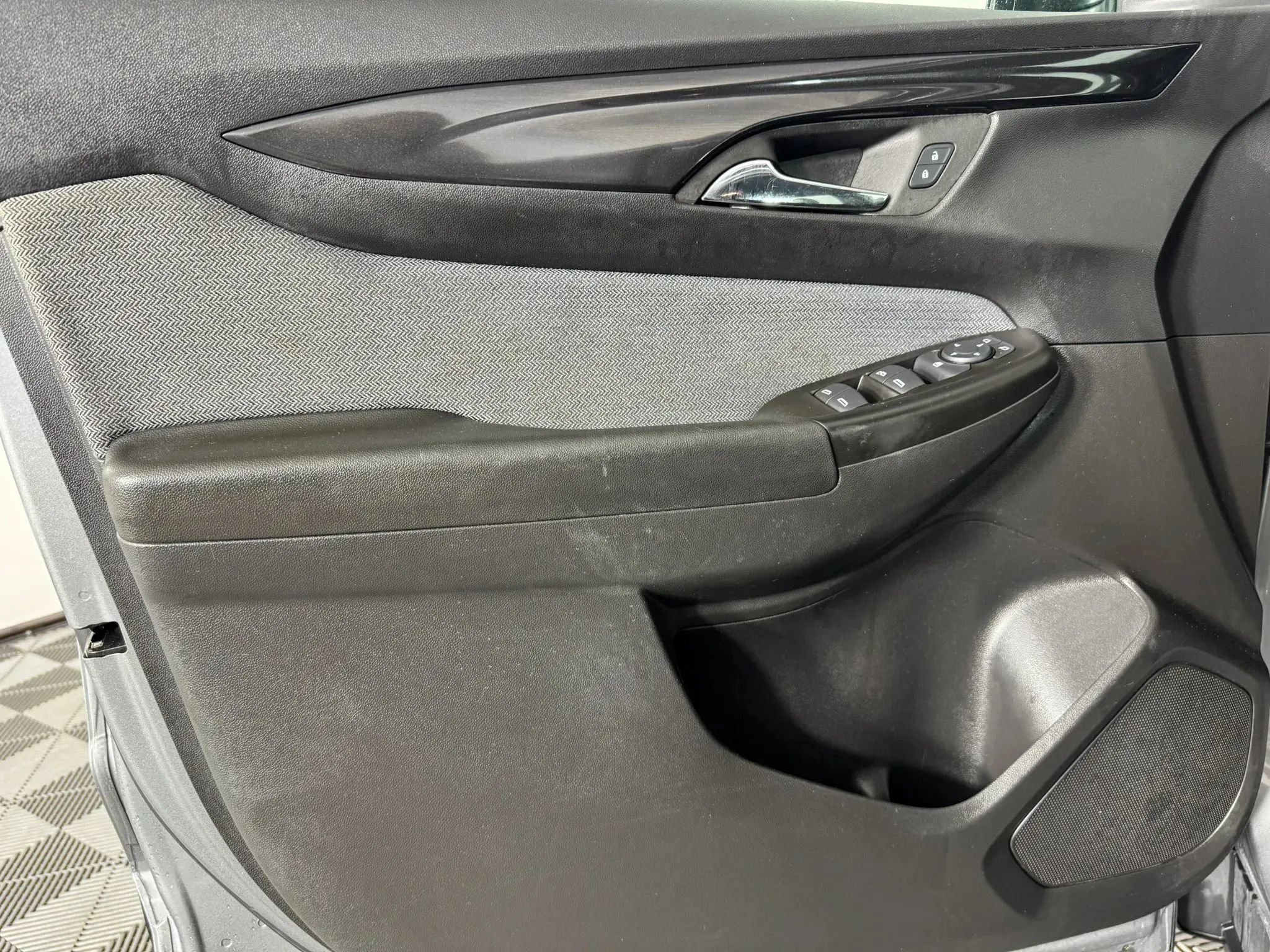 Used 2025 Chevrolet TrailBlazer LT FWD image 35