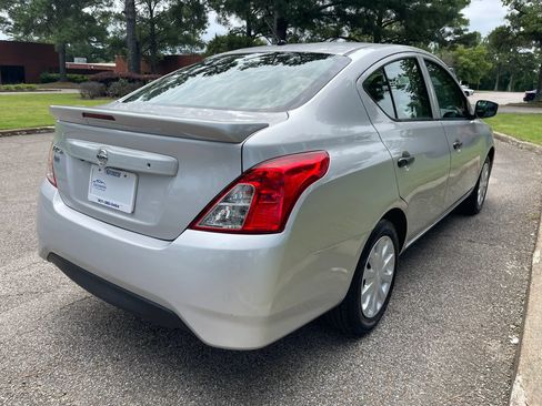Used 2019 Nissan Versa FWD image 5