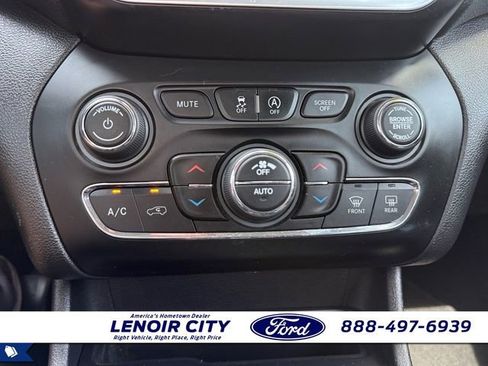 Used 2020 Jeep Cherokee Latitude Plus FWD image 26