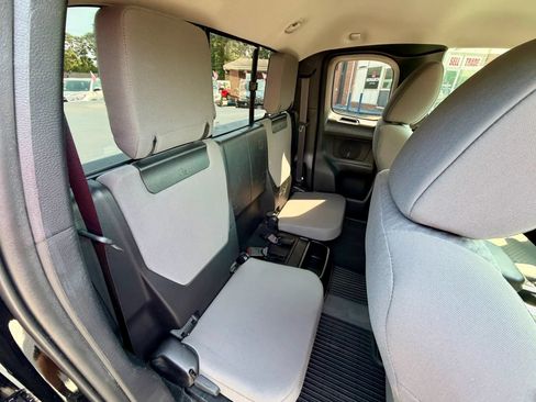 Used 2020 Toyota Tacoma SR5 AWD/4WD image 10