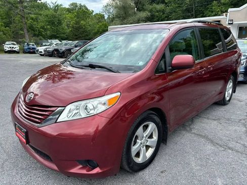 Used 2017 Toyota Sienna LE FWD image 4