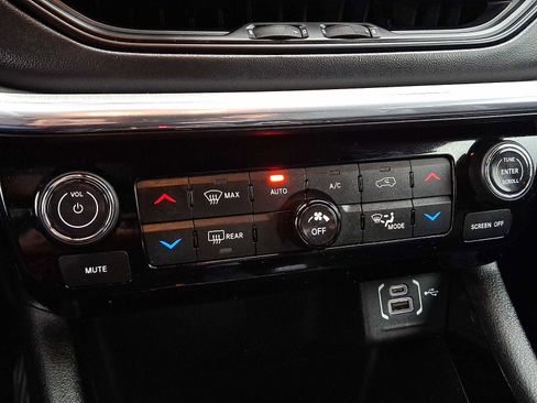 Used 2022 Jeep Compass Limited image 17