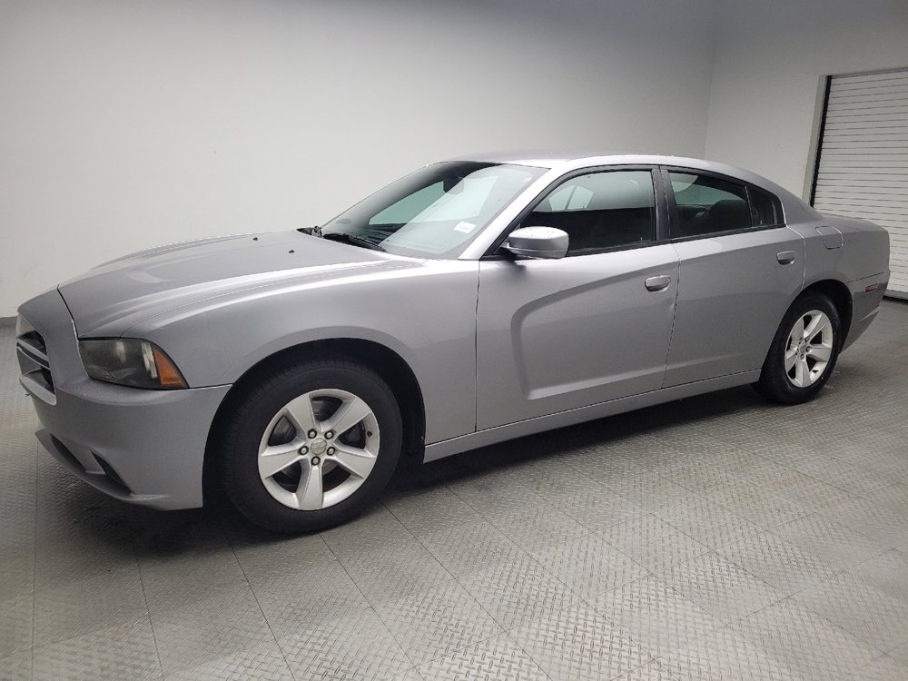 Used 2014 Dodge Charger SE w/ Connectivity Group RWD image 2