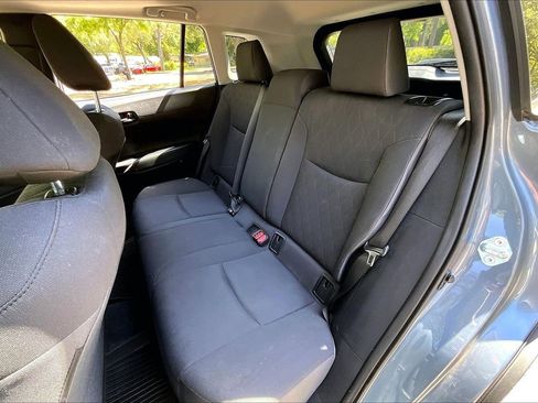 Used 2024 Toyota Corolla Cross LE w/ Moonroof Package image 19