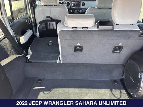 Used 2022 Jeep Wrangler Unlimited Sahara AWD/4WD image 16