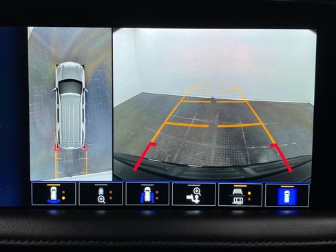 Used 2023 Chevrolet Tahoe Z71 w/ Luxury Package image 25