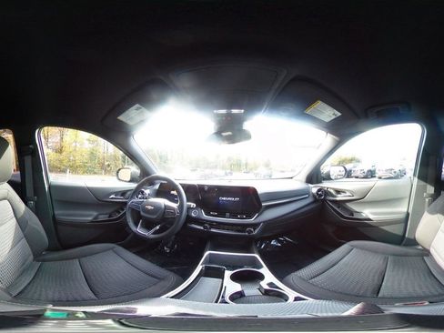 Used 2025 Chevrolet Equinox LT image 38