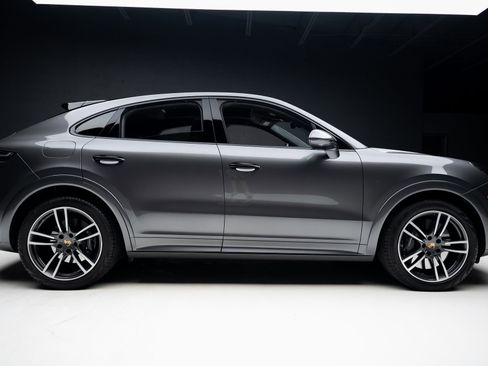 Used 2023 Porsche Cayenne Turbo image 33