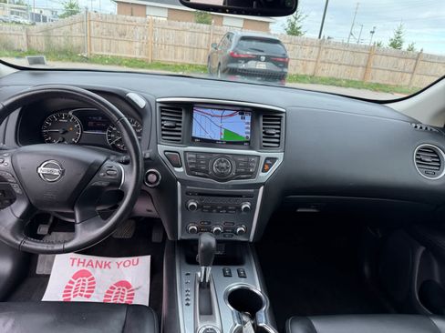 Used 2018 Nissan Pathfinder SL AWD/4WD image 18