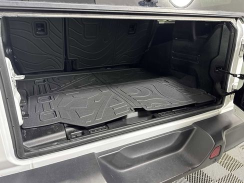 Used 2018 Jeep Wrangler Unlimited Sport S AWD/4WD image 16