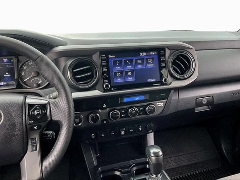 Used 2022 Toyota Tacoma TRD Sport image 6