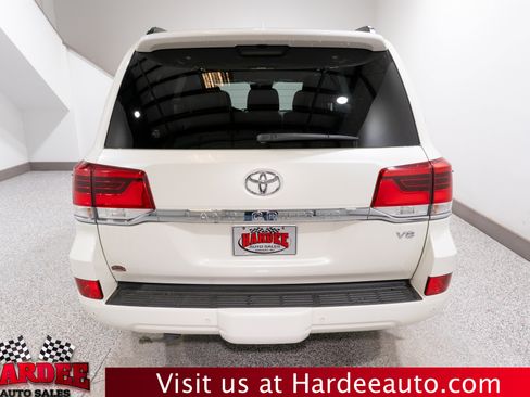 Used 2018 Toyota Land Cruiser image 4