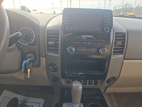 Used 2015 Nissan Titan SV w/ SV Value Truck Package image 19