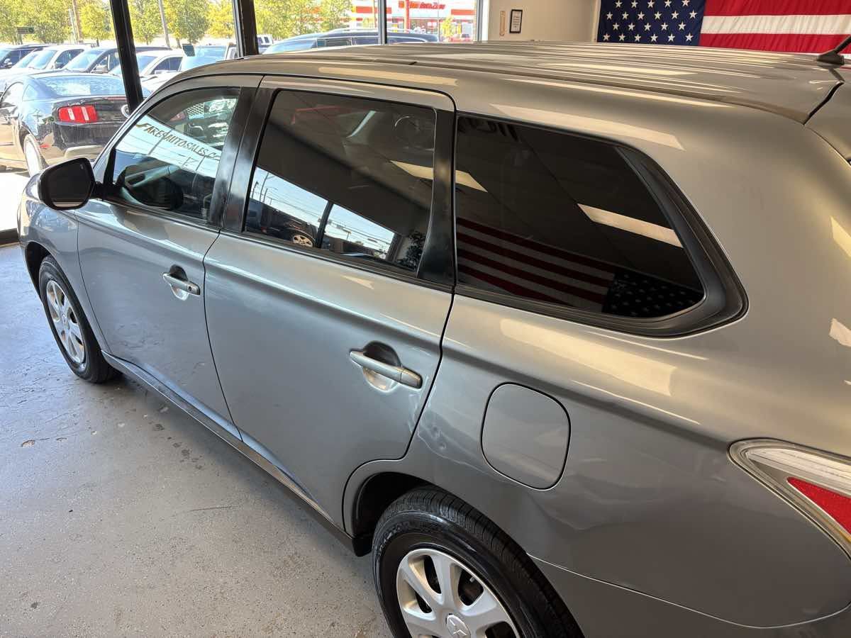 Used 2014 Mitsubishi Outlander ES FWD image 12
