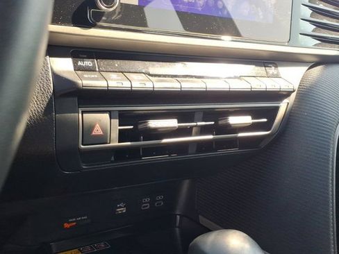Used 2025 Toyota Camry SE FWD image 14