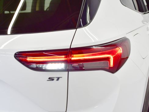 Used 2023 Buick Envision Essence w/ Sport Touring Package image 74