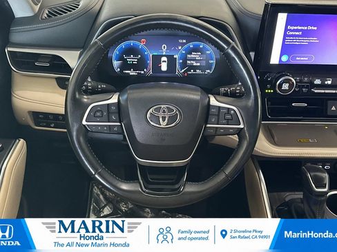 Used 2024 Toyota Highlander Platinum AWD/4WD image 17