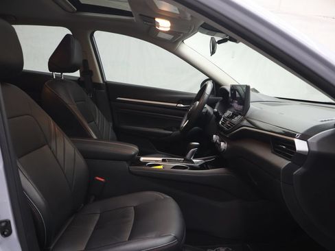 Used 2023 Nissan Altima 2.0 SR FWD image 9