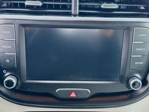 Used 2022 Kia Soul LX image 12