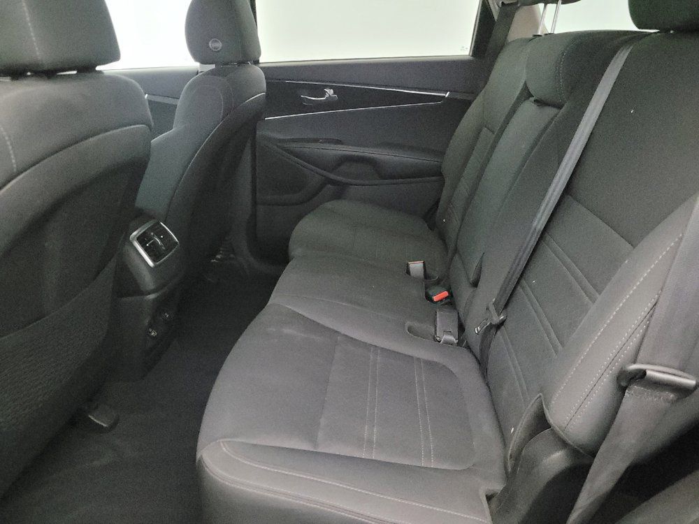 Used 2020 Kia Sorento LX FWD image 18