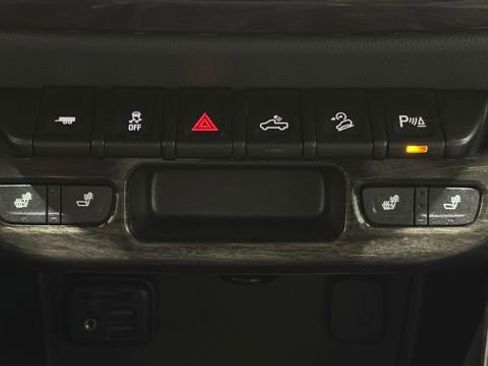 Used 2019 Chevrolet Colorado Z71 w/ Z71 Midnight Edition image 39