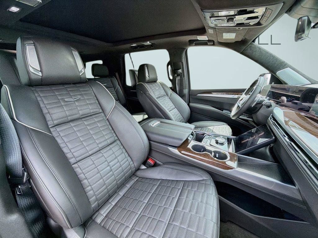 Used 2026 Cadillac Escalade Platinum Sport w/ LPO, ONYX Package AWD/4WD image 16
