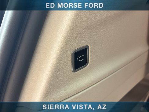Used 2024 Chrysler Pacifica Touring-L FWD image 16