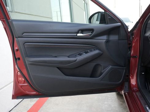 Used 2019 Nissan Altima 2.5 SR FWD image 17